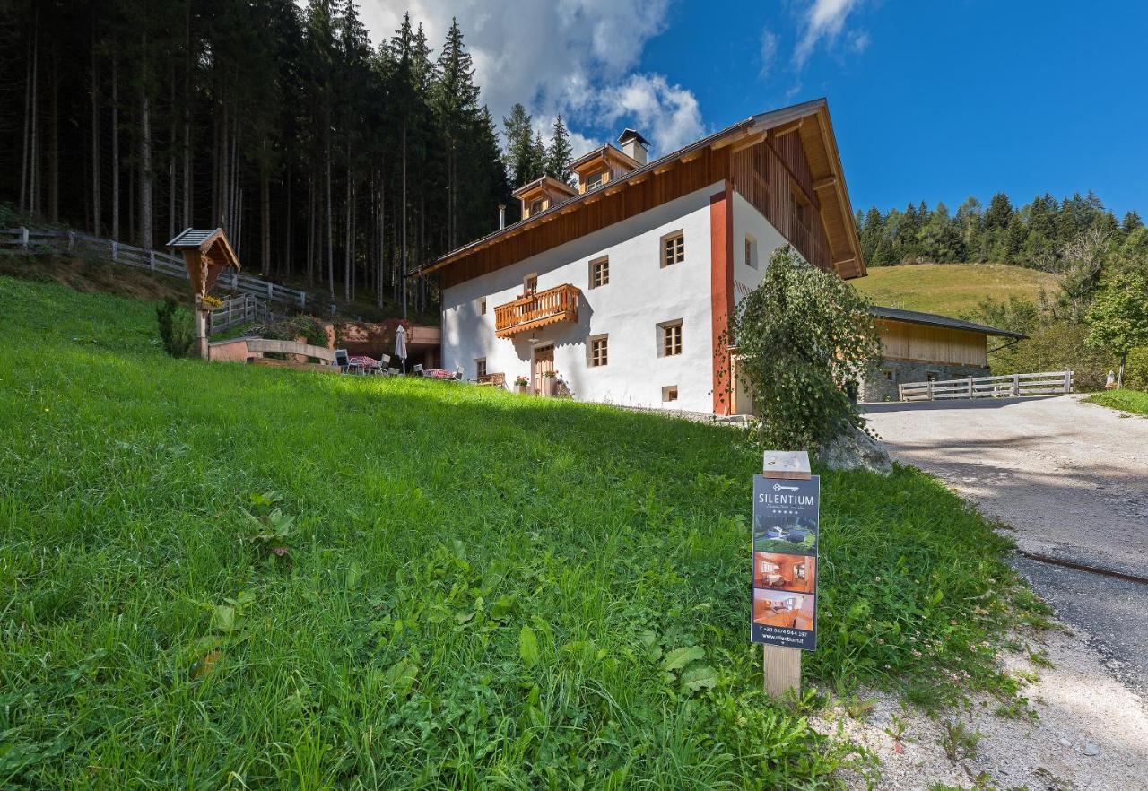 Silentium Dolomites Chalet Since 1600 Monguelfo-Tesido / Welsberg-Taisten Exterior photo